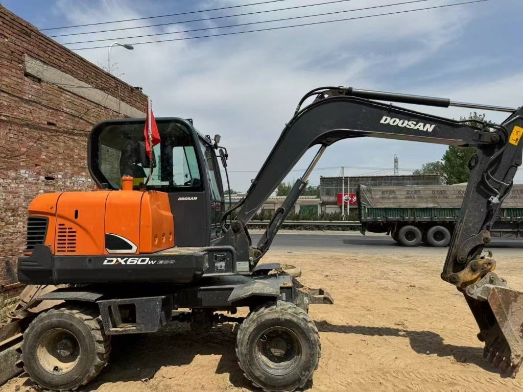 Doosan DX 60 - Mini excavator: picture 3 Doosan DX 60 - Mini excavator: picture 3