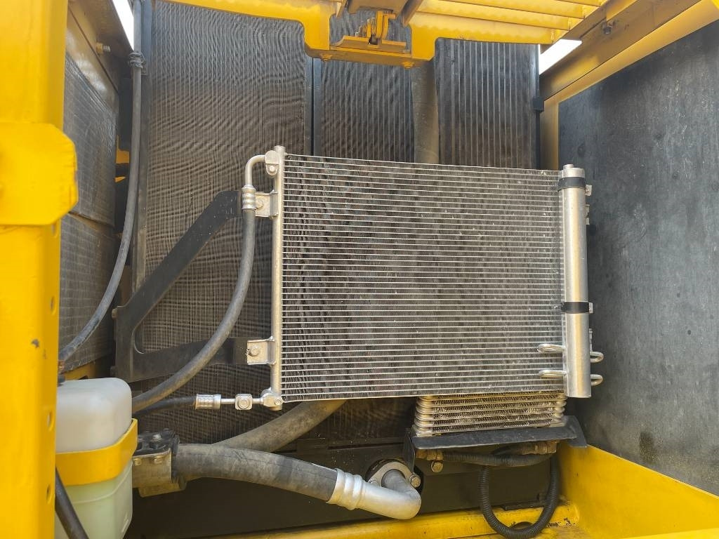 Komatsu PC 200-8 - Crawler excavator: picture 4 Komatsu PC 200-8 - Crawler excavator: picture 4