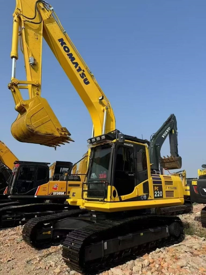 Komatsu PC 220 - Crawler excavator: picture 1 Komatsu PC 220 - Crawler excavator: picture 1