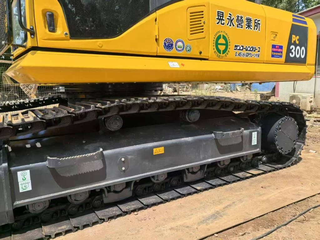 Komatsu PC 300 - Crawler excavator: picture 1 Komatsu PC 300 - Crawler excavator: picture 1