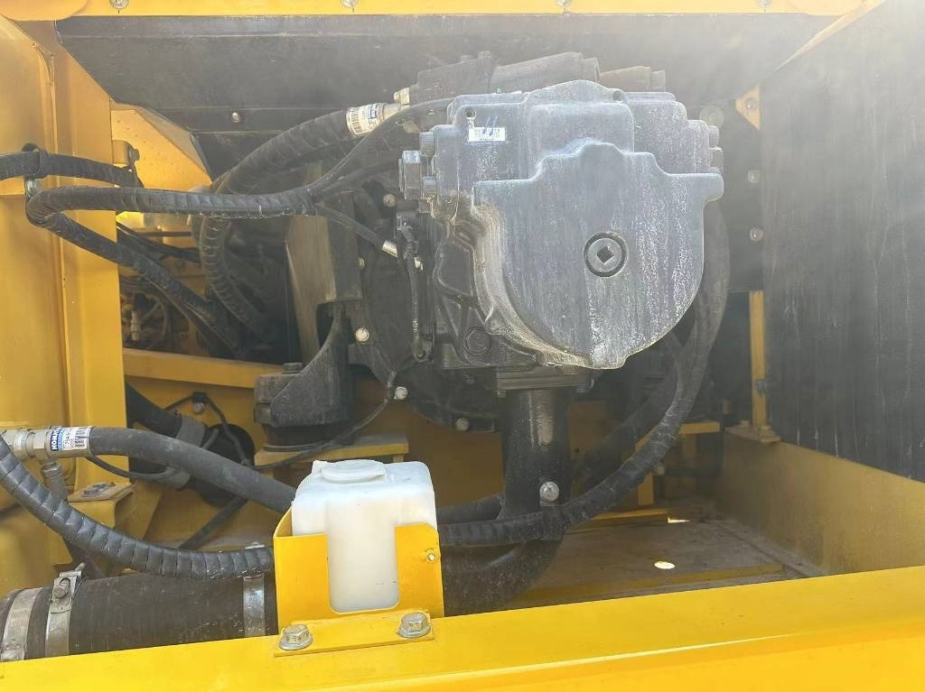 Komatsu PC 400-8 - Crawler excavator: picture 5 Komatsu PC 400-8 - Crawler excavator: picture 5