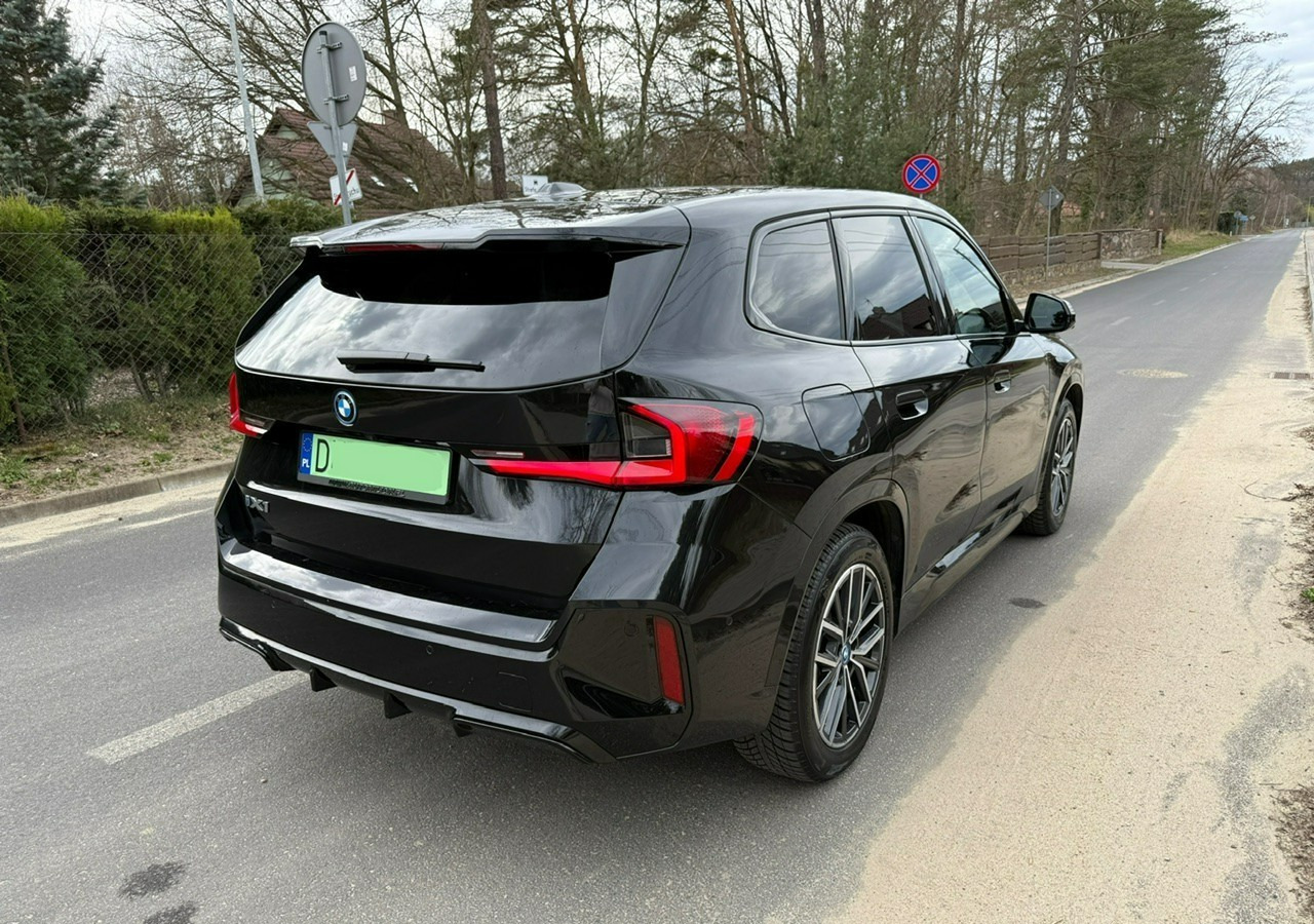 BMW X1 iX1 iX1 xDrive30 313KM M-Sport H/K Panorama AdaptiveLed Masaże Kam360 - SUV: picture 4 BMW X1 iX1 iX1 xDrive30 313KM M-Sport H/K Panorama AdaptiveLed Masaże Kam360 - SUV: picture 4