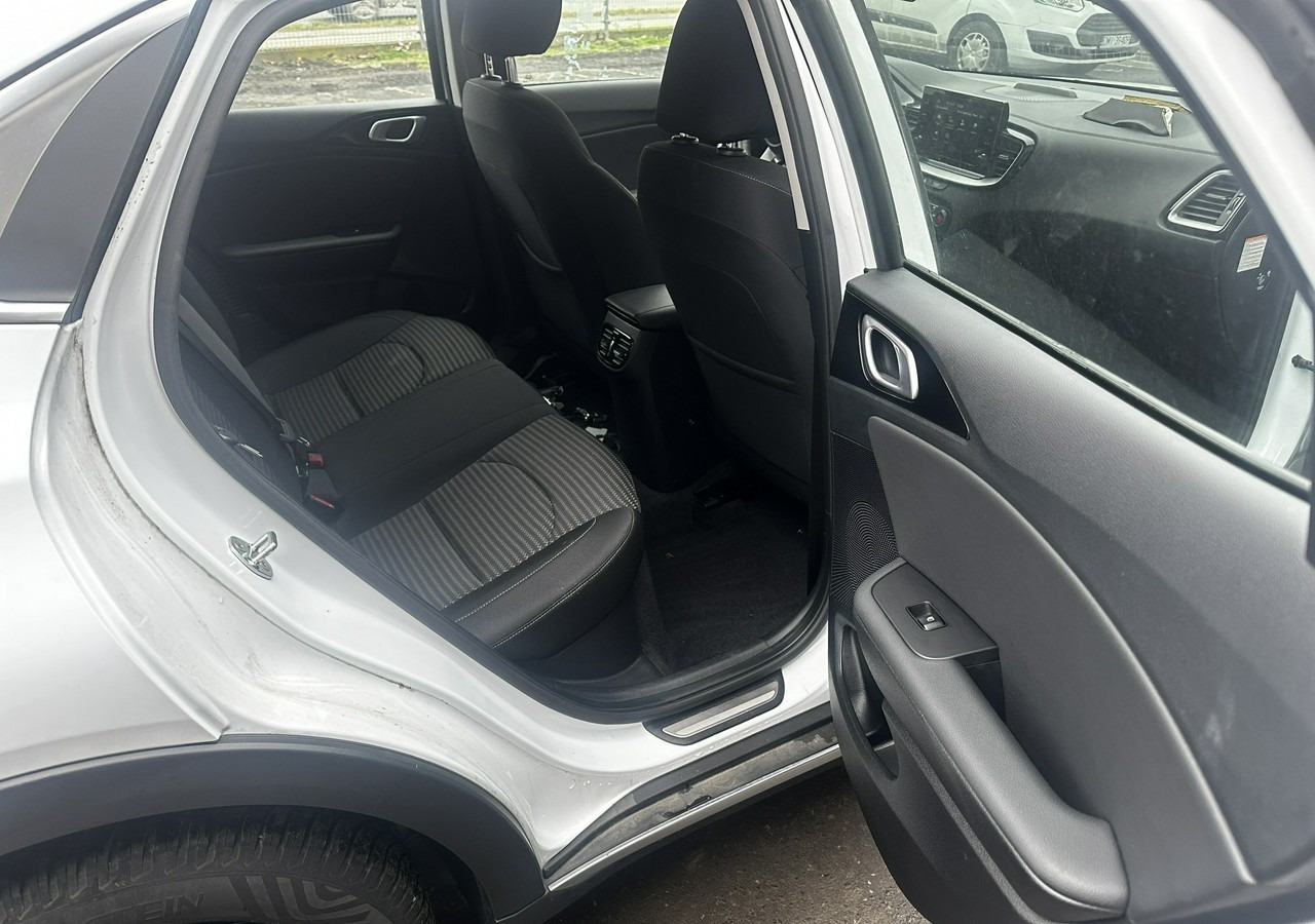 Hatchback Kia Xceed 1.6 GDI Hybryda Plug-in 50 km na prądzie 2022: picture 17