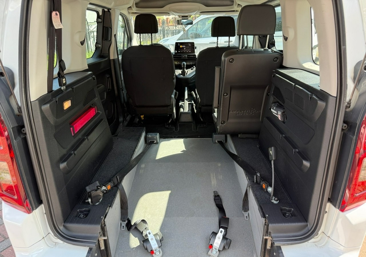 Opel Combo IV Combo Life Combo do przewozu Niepełnosprawnych inwalida rampa Model 2021 - Car: picture 4 Opel Combo IV Combo Life Combo do przewozu Niepełnosprawnych inwalida rampa Model 2021 - Car: picture 4