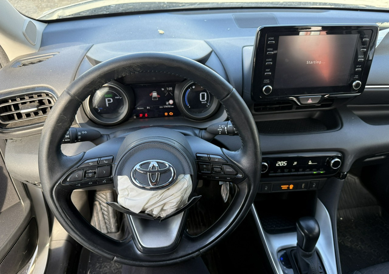 Toyota Yaris IV Toyota Yaris Hybrid 1.5 Active Salon PL 2023 FV 23% - Car: picture 4 Toyota Yaris IV Toyota Yaris Hybrid 1.5 Active Salon PL 2023 FV 23% - Car: picture 4