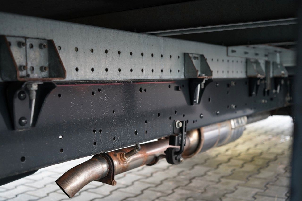 Refrigerated van Iveco DAILY 35-160 / KONTENER 4,2 M    / WINDA  / BLIŹ: picture 19