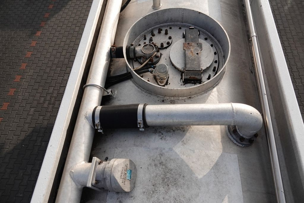 Tank semi-trailer Lag CYSTERNA DO PALIWA / 36200 L / 4 KOMORY Lag CYSTERNA DO PALIWA / 36200 L / 4 KOMORY: picture 16 Tank semi-trailer Lag CYSTERNA DO PALIWA / 36200 L / 4 KOMORY Lag CYSTERNA DO PALIWA / 36200 L / 4 KOMORY: picture 16