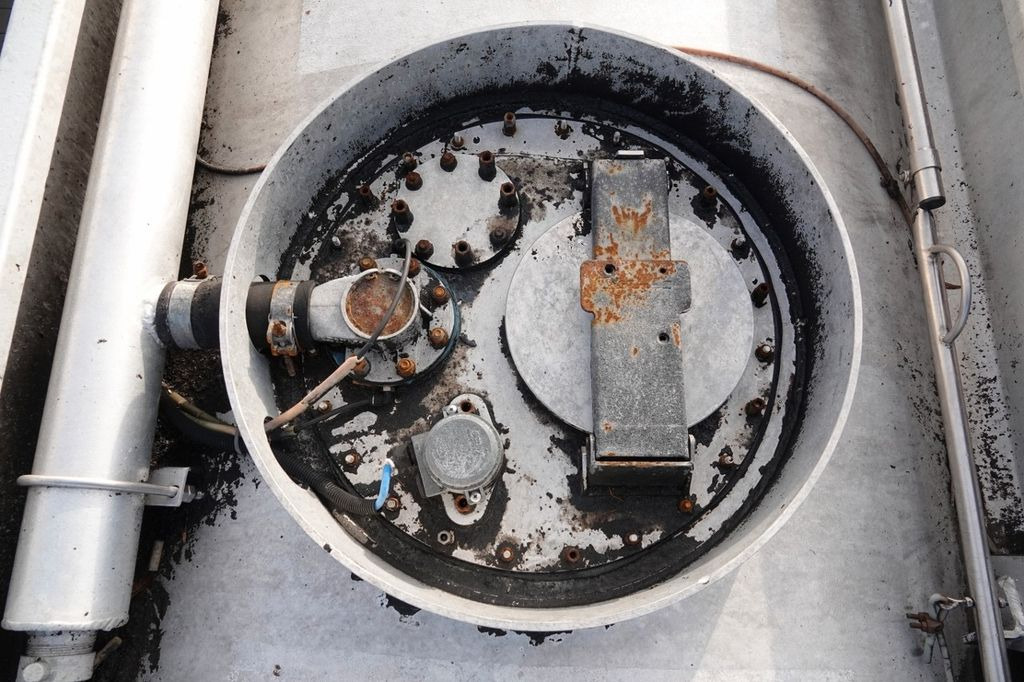 Tank semi-trailer Lag CYSTERNA DO PALIWA / 36200 L / 4 KOMORY Lag CYSTERNA DO PALIWA / 36200 L / 4 KOMORY: picture 15 Tank semi-trailer Lag CYSTERNA DO PALIWA / 36200 L / 4 KOMORY Lag CYSTERNA DO PALIWA / 36200 L / 4 KOMORY: picture 15