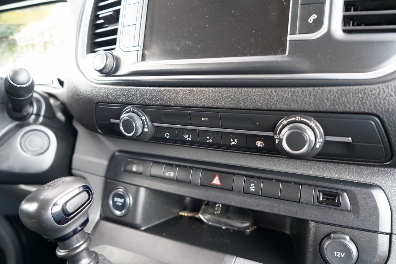 Small van Toyota PROACE / FURGON / BLASZAK / 2.0 D / ZABUDOWA: picture 15 Small van Toyota PROACE / FURGON / BLASZAK / 2.0 D / ZABUDOWA: picture 15