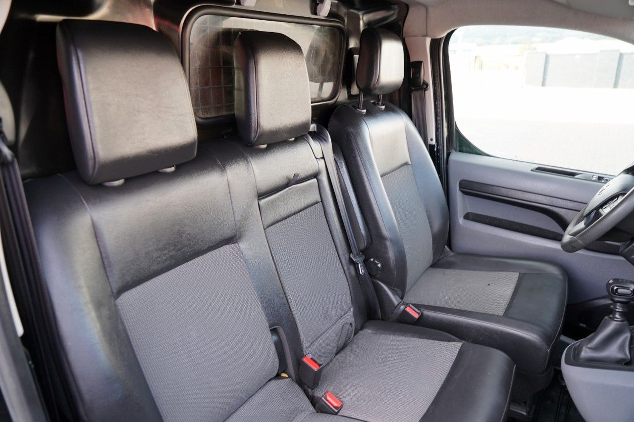 Small van Toyota PROACE / FURGON / BLASZAK / 2.0 D / ZABUDOWA: picture 16 Small van Toyota PROACE / FURGON / BLASZAK / 2.0 D / ZABUDOWA: picture 16