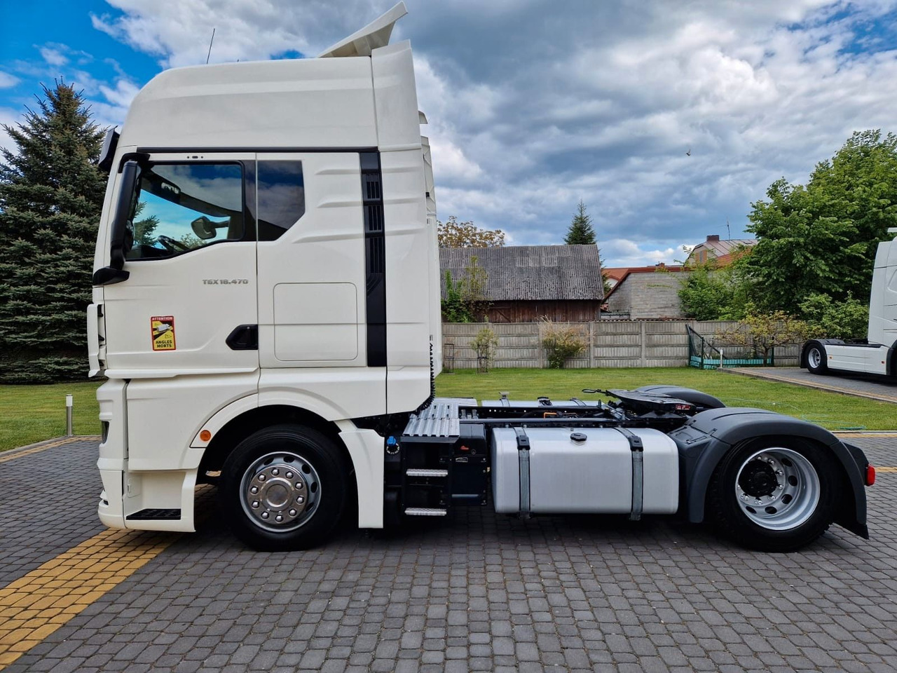 MAN TGX 18.470 / MEGA / XXL / LOWDECK / EURO 6 / - Tractor unit: picture 4 MAN TGX 18.470 / MEGA / XXL / LOWDECK / EURO 6 / - Tractor unit: picture 4