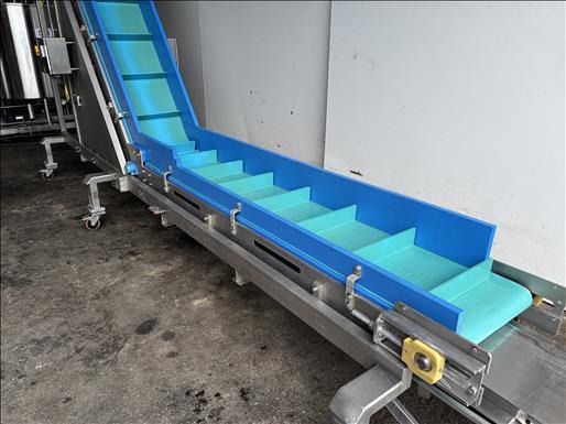 Reading Bakery Systems Flighted elevator conveyor - Conveyor: picture 2 Reading Bakery Systems Flighted elevator conveyor - Conveyor: picture 2