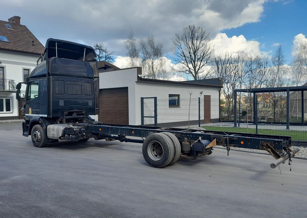 Iveco EUROCARGO 160E28 RAMA DO ZABUDOWY/ LAWETA / MANUAL / - Curtainsider truck: picture 1 Iveco EUROCARGO 160E28 RAMA DO ZABUDOWY/ LAWETA / MANUAL / - Curtainsider truck: picture 1