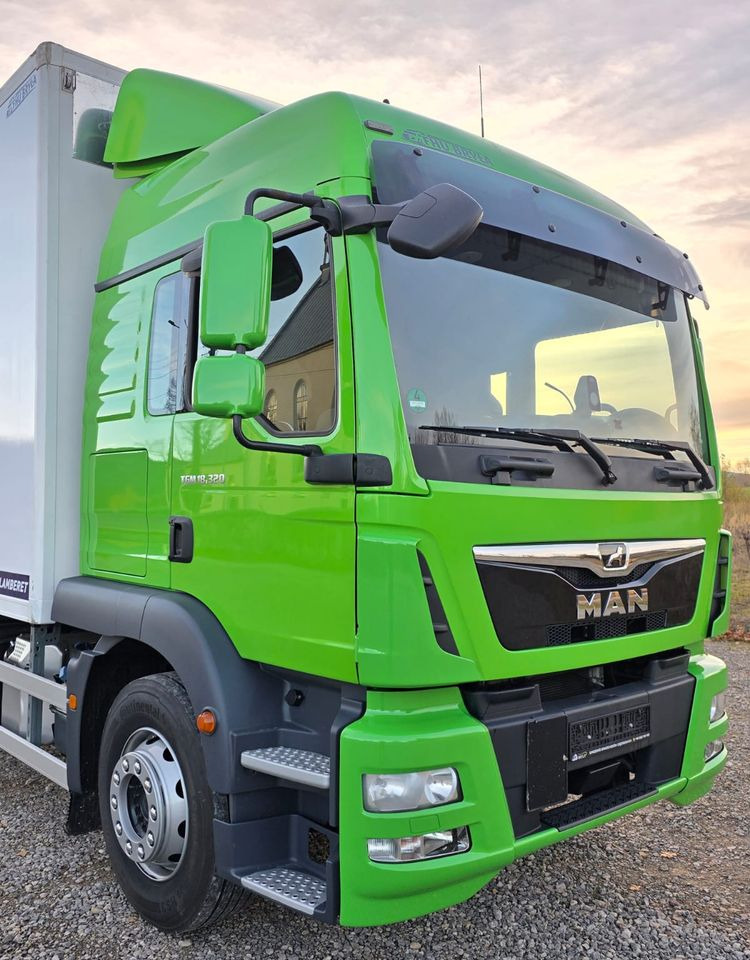 Refrigerator truck MAN TGM 18.320 / 18.290 / 15.290 / IZOTERMA / WINDA / 19PALET / E6 / 08.2018 / LIFT / SPROWADZONY / AUTOMAT / SYPIALKA / PIERWSZY WŁAŚCICIEL / BOCZNE DRZWI / STAN BARDZO DOBRY: picture 10 Refrigerator truck MAN TGM 18.320 / 18.290 / 15.290 / IZOTERMA / WINDA / 19PALET / E6 / 08.2018 / LIFT / SPROWADZONY / AUTOMAT / SYPIALKA / PIERWSZY WŁAŚCICIEL / BOCZNE DRZWI / STAN BARDZO DOBRY: picture 10