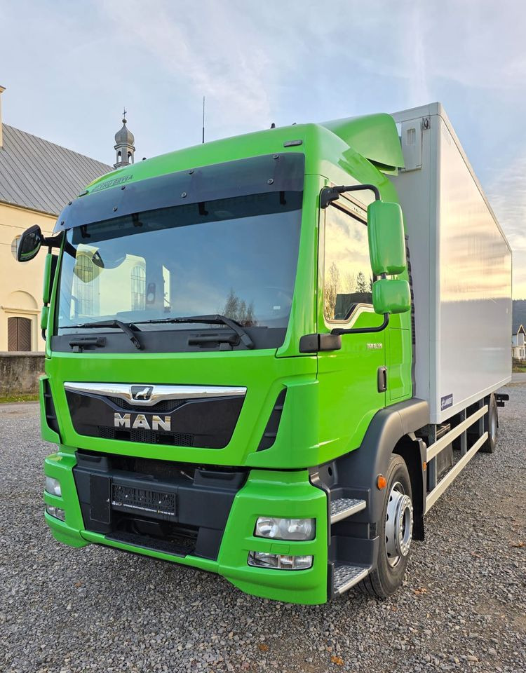Refrigerator truck MAN TGM 18.320 / 18.290 / 15.290 / IZOTERMA / WINDA / 19PALET / E6 / 08.2018 / LIFT / SPROWADZONY / AUTOMAT / SYPIALKA / PIERWSZY WŁAŚCICIEL / BOCZNE DRZWI / STAN BARDZO DOBRY: picture 13 Refrigerator truck MAN TGM 18.320 / 18.290 / 15.290 / IZOTERMA / WINDA / 19PALET / E6 / 08.2018 / LIFT / SPROWADZONY / AUTOMAT / SYPIALKA / PIERWSZY WŁAŚCICIEL / BOCZNE DRZWI / STAN BARDZO DOBRY: picture 13