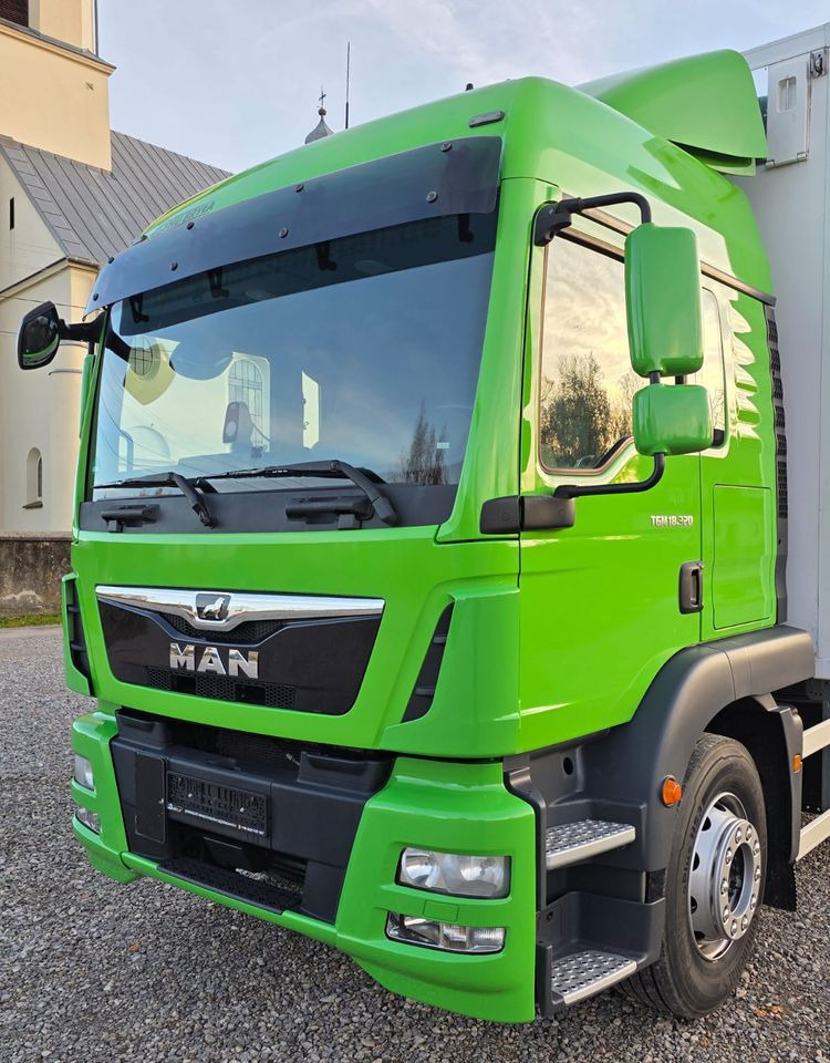 Refrigerator truck MAN TGM 18.320 / 18.290 / 15.290 / IZOTERMA / WINDA / 19PALET / E6 / 08.2018 / LIFT / SPROWADZONY / AUTOMAT / SYPIALKA / PIERWSZY WŁAŚCICIEL / BOCZNE DRZWI / STAN BARDZO DOBRY: picture 9 Refrigerator truck MAN TGM 18.320 / 18.290 / 15.290 / IZOTERMA / WINDA / 19PALET / E6 / 08.2018 / LIFT / SPROWADZONY / AUTOMAT / SYPIALKA / PIERWSZY WŁAŚCICIEL / BOCZNE DRZWI / STAN BARDZO DOBRY: picture 9