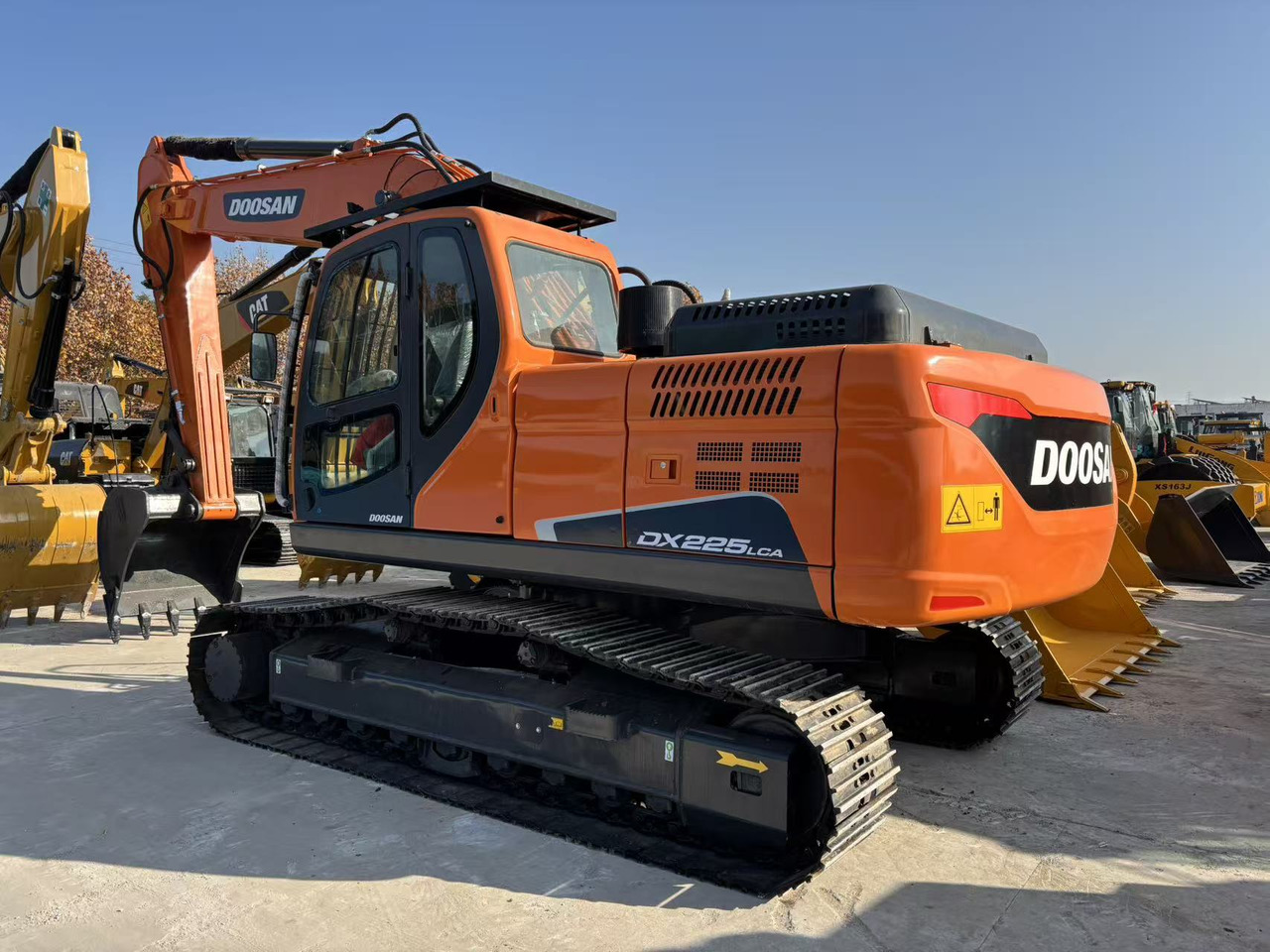 DOOSAN DX225LCA - Crawler excavator: picture 1 DOOSAN DX225LCA - Crawler excavator: picture 1
