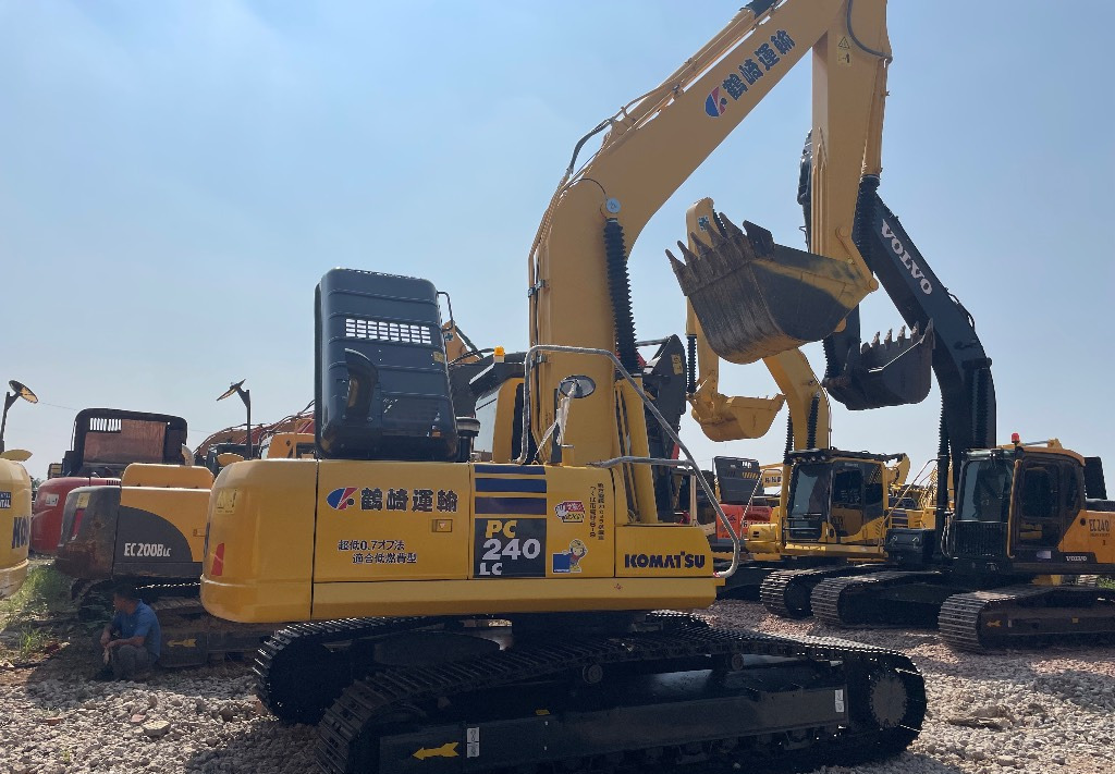 Komatsu PC 240 PC220 PC240-8 - Crawler excavator: picture 1 Komatsu PC 240 PC220 PC240-8 - Crawler excavator: picture 1