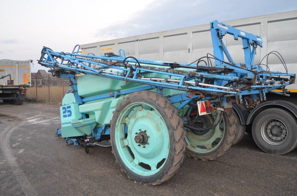 Berthoud Racer 25 - Trailed sprayer: picture 3 Berthoud Racer 25 - Trailed sprayer: picture 3