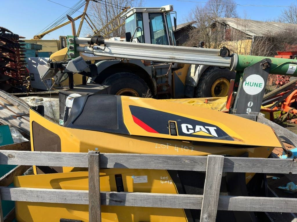 CAT TH 417C TH 414C BONNET - Frame/ Chassis for Construction machinery: picture 3 CAT TH 417C TH 414C BONNET - Frame/ Chassis for Construction machinery: picture 3