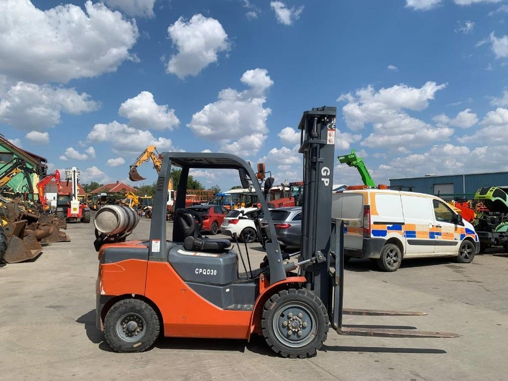 CPQD30 30 - LPG forklift: picture 3 CPQD30 30 - LPG forklift: picture 3