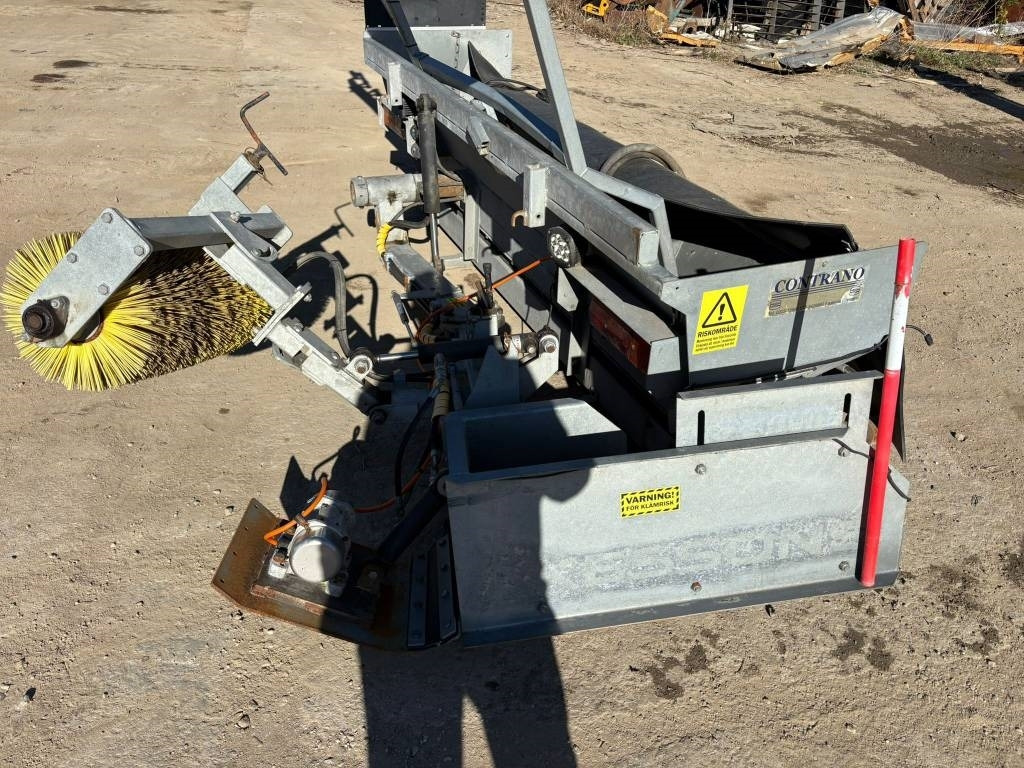 Contrano CH-KL - Broom: picture 3 Contrano CH-KL - Broom: picture 3