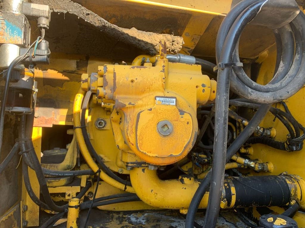 Crawler excavator Komatsu PC 240 NLC-6K: picture 11