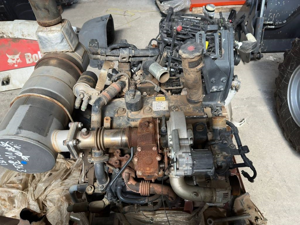 Komatsu SAA4D95LE6 ENGINE - Engine for Construction machinery: picture 3 Komatsu SAA4D95LE6 ENGINE - Engine for Construction machinery: picture 3