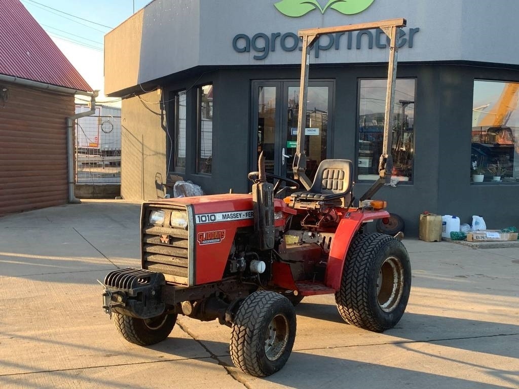 Massey Ferguson 1010 - Farm tractor: picture 1 Massey Ferguson 1010 - Farm tractor: picture 1