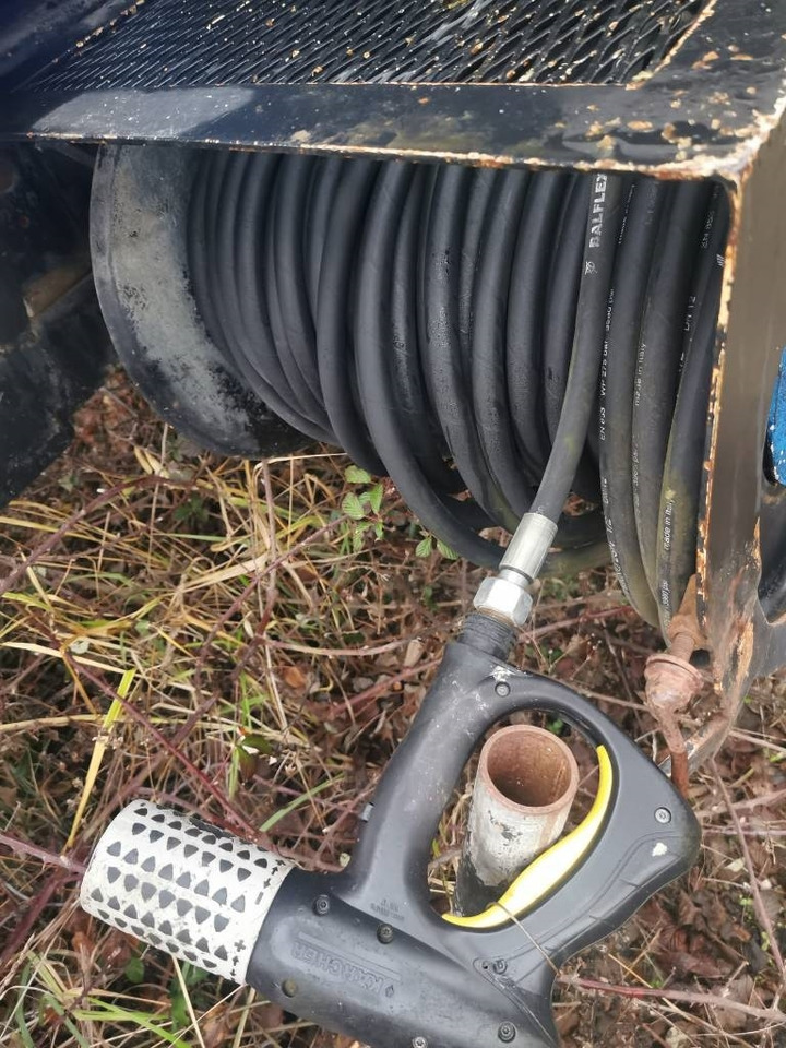 Mercedes-Benz 2426 - Vacuum truck: picture 4 Mercedes-Benz 2426 - Vacuum truck: picture 4