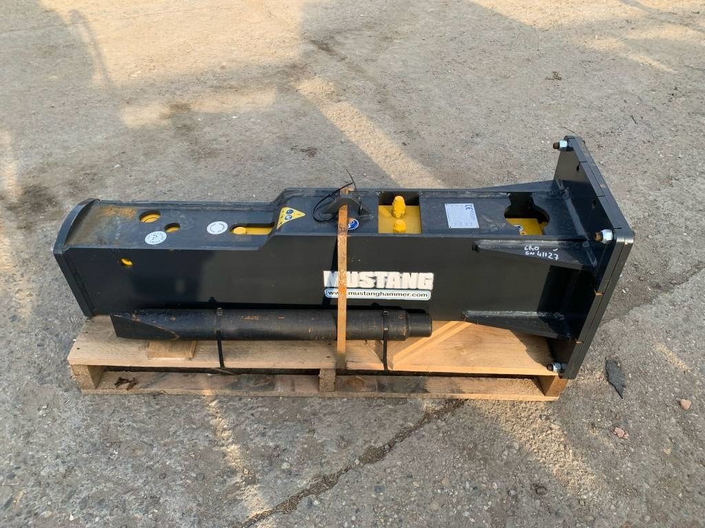Mustang HM702 - Hydraulic hammer for Construction machinery: picture 1 Mustang HM702 - Hydraulic hammer for Construction machinery: picture 1