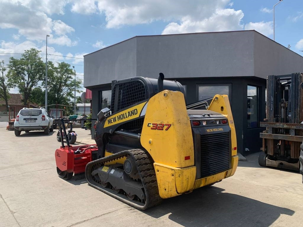 New Holland C327 - Skid steer loader: picture 3 New Holland C327 - Skid steer loader: picture 3