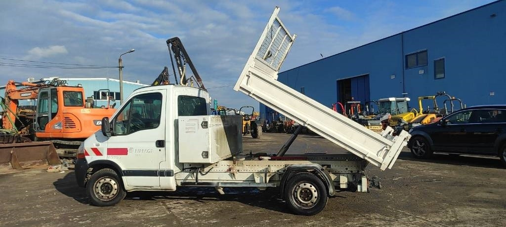 Renault Master 120 - Tipper: picture 3 Renault Master 120 - Tipper: picture 3