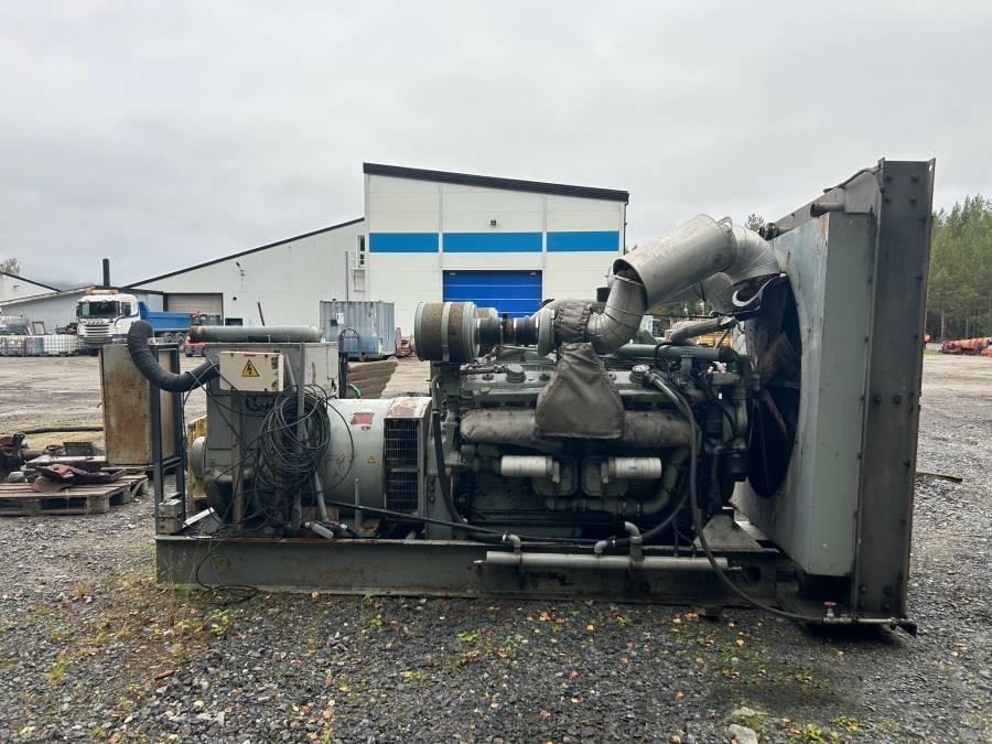 Stamford HC634J1 - Generator set: picture 1 Stamford HC634J1 - Generator set: picture 1