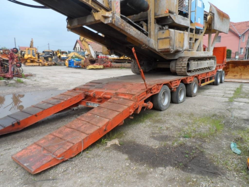 UMM RJ 40 - Low loader semi-trailer: picture 1 UMM RJ 40 - Low loader semi-trailer: picture 1