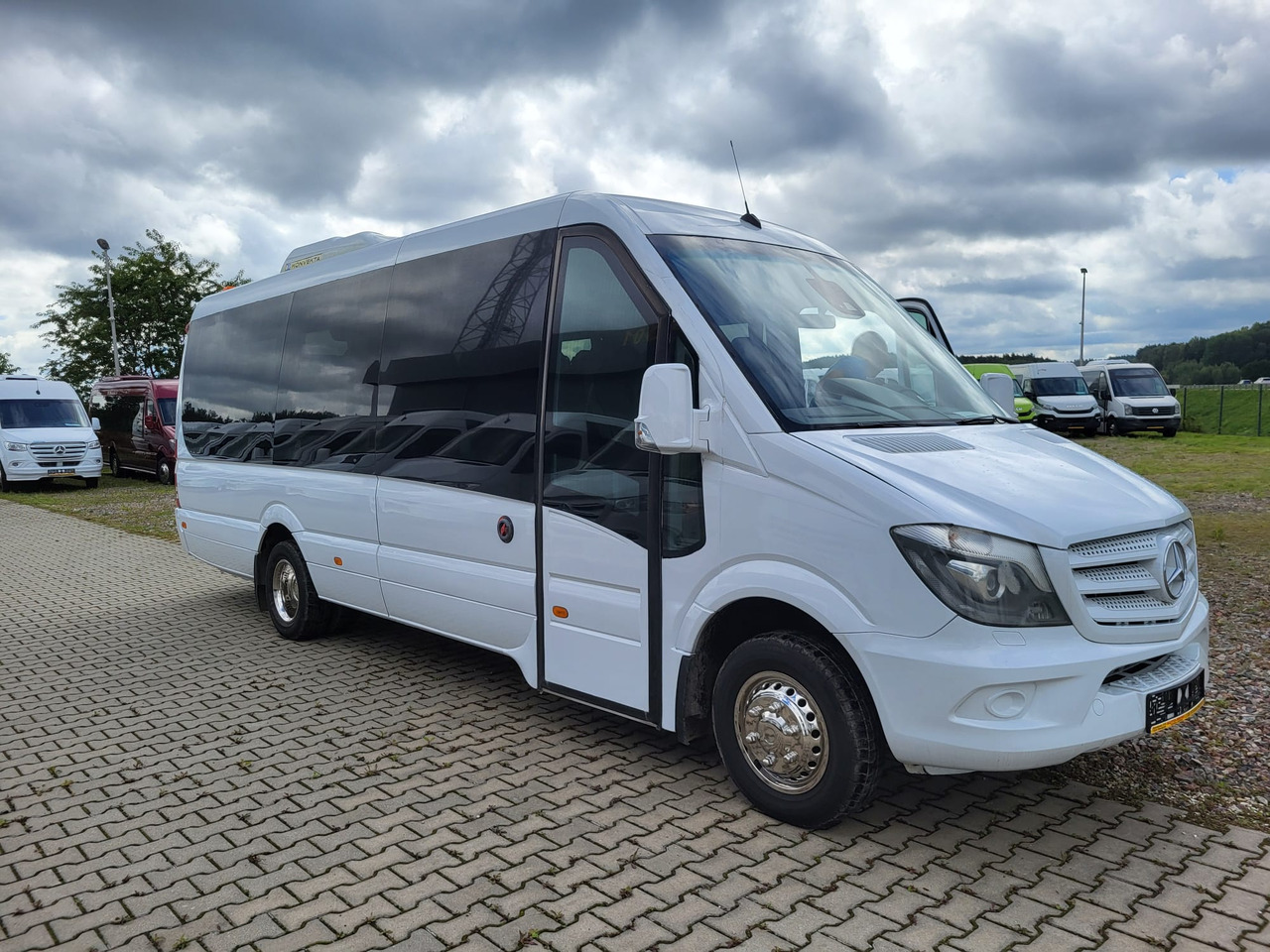 Mercedes-Benz Sprinter 519 CDI 24 seats - Coach: picture 1 Mercedes-Benz Sprinter 519 CDI 24 seats - Coach: picture 1
