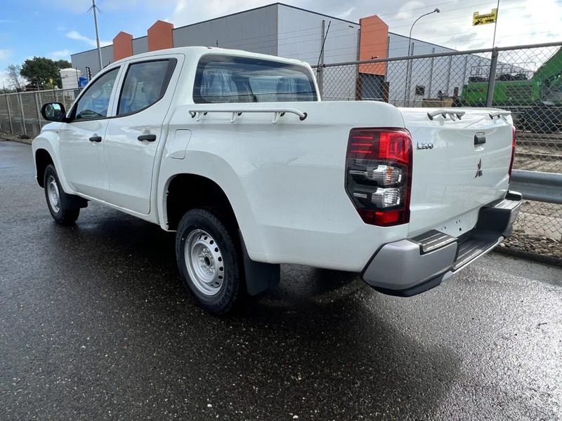 Mitsubishi L200 4x4 - 8 UNITS in WHITE 2.5 D GL Double Cab - EURO 2 - NEW!! Ready for work!!!** - Pickup truck, Combi van: picture 2 Mitsubishi L200 4x4 - 8 UNITS in WHITE 2.5 D GL Double Cab - EURO 2 - NEW!! Ready for work!!!** - Pickup truck, Combi van: picture 2