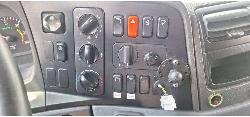 Cab chassis truck Mercedes-Benz 1833 2 Achser für BDF mit LBW: picture 8