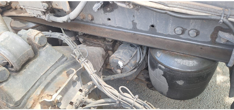 Cab chassis truck Mercedes-Benz 1833 2 Achser für BDF mit LBW: picture 9