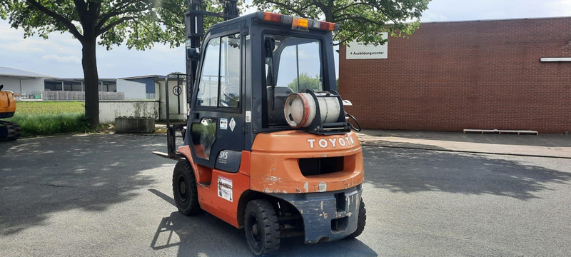 Toyota 42-7FGF20 - LPG forklift: picture 2 Toyota 42-7FGF20 - LPG forklift: picture 2