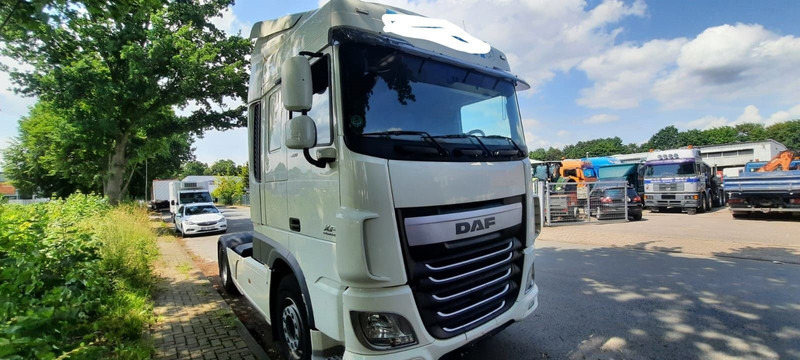 DAF XF106-460PS 1-Hand - Tractor unit: picture 1 DAF XF106-460PS 1-Hand - Tractor unit: picture 1