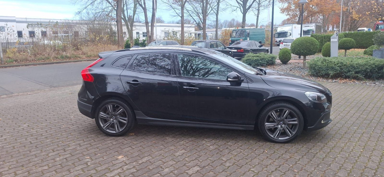 Volvo V40 Cross Country You! - SUV: picture 3 Volvo V40 Cross Country You! - SUV: picture 3
