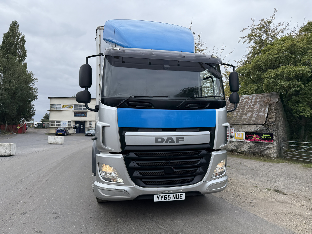 2015 DAF CF 330 Curtainside Truck - Curtainsider truck: picture 3 2015 DAF CF 330 Curtainside Truck - Curtainsider truck: picture 3