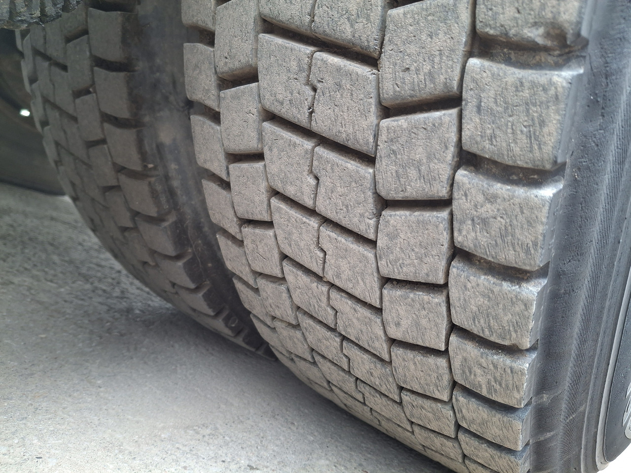 Leasing of MERCEDES-BENZ Axor 1823 Zamiatarka Kehrmaschine BUCHER 2 Motoren Szczotki L/R Sweeper MERCEDES-BENZ Axor 1823 Zamiatarka Kehrmaschine BUCHER 2 Motoren Szczotki L/R Sweeper: picture 16 Leasing of MERCEDES-BENZ Axor 1823 Zamiatarka Kehrmaschine BUCHER 2 Motoren Szczotki L/R Sweeper MERCEDES-BENZ Axor 1823 Zamiatarka Kehrmaschine BUCHER 2 Motoren Szczotki L/R Sweeper: picture 16