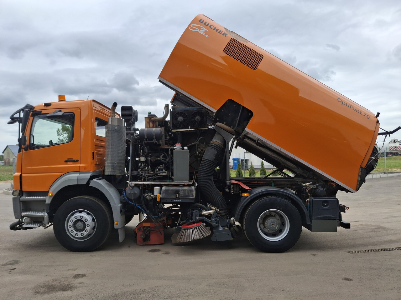 Leasing of MERCEDES-BENZ Axor 1823 Zamiatarka Kehrmaschine BUCHER 2 Motoren Szczotki L/R Sweeper MERCEDES-BENZ Axor 1823 Zamiatarka Kehrmaschine BUCHER 2 Motoren Szczotki L/R Sweeper: picture 11 Leasing of MERCEDES-BENZ Axor 1823 Zamiatarka Kehrmaschine BUCHER 2 Motoren Szczotki L/R Sweeper MERCEDES-BENZ Axor 1823 Zamiatarka Kehrmaschine BUCHER 2 Motoren Szczotki L/R Sweeper: picture 11