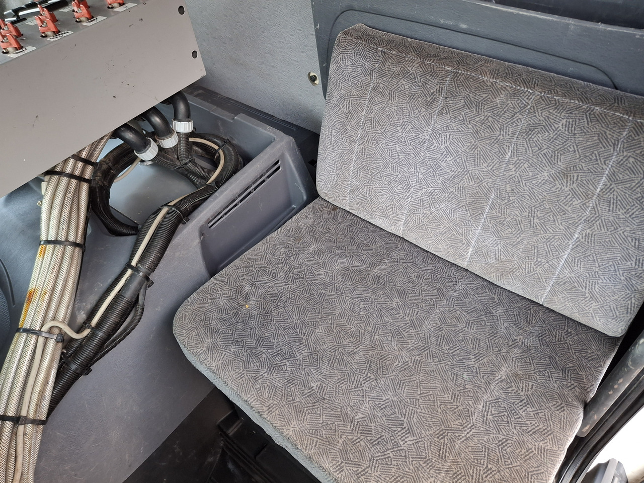 Road sweeper SCANIA 94G Zamiatarka Kehrmaschine BUCHER L/R Frontbürste 2 Motoren Odchwaszczarka Przednia Szczotka: picture 26 Road sweeper SCANIA 94G Zamiatarka Kehrmaschine BUCHER L/R Frontbürste 2 Motoren Odchwaszczarka Przednia Szczotka: picture 26