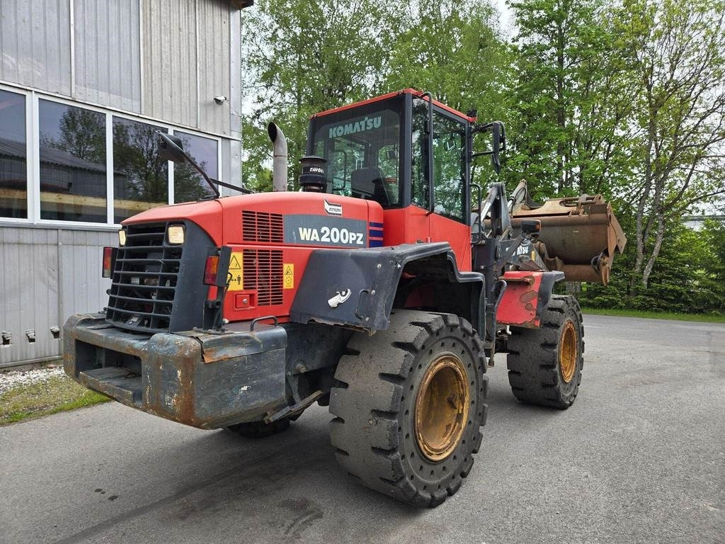Komatsu WA200PZ-6 - Wheel loader: picture 3 Komatsu WA200PZ-6 - Wheel loader: picture 3