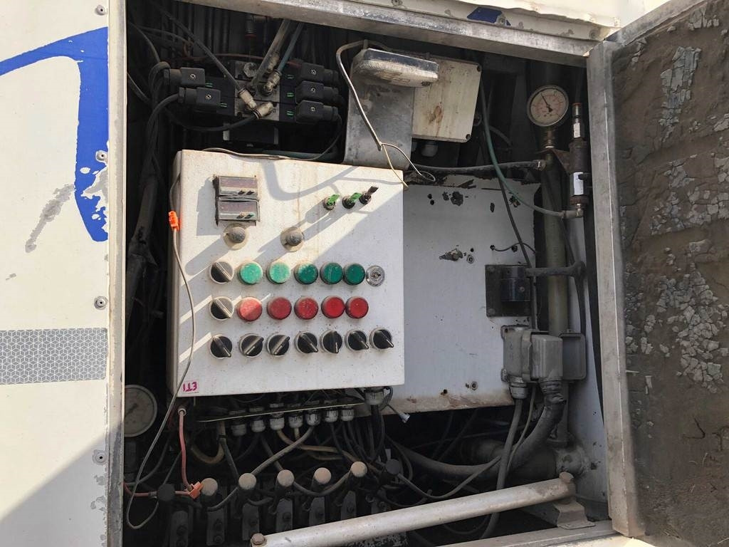 Vacuum truck MAN TGA 26.480 6X2-2 BL: picture 16