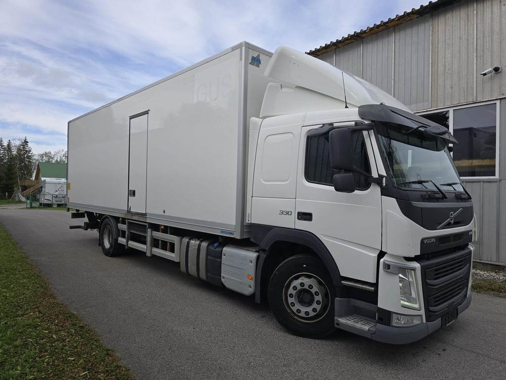 Volvo FM330 4X2  - Box truck: picture 5 Volvo FM330 4X2  - Box truck: picture 5