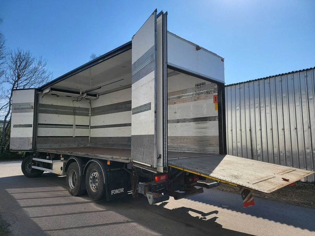 Volvo FM410 6X2 CARRIER SIDEOPENING  - Refrigerator truck: picture 3 Volvo FM410 6X2 CARRIER SIDEOPENING  - Refrigerator truck: picture 3